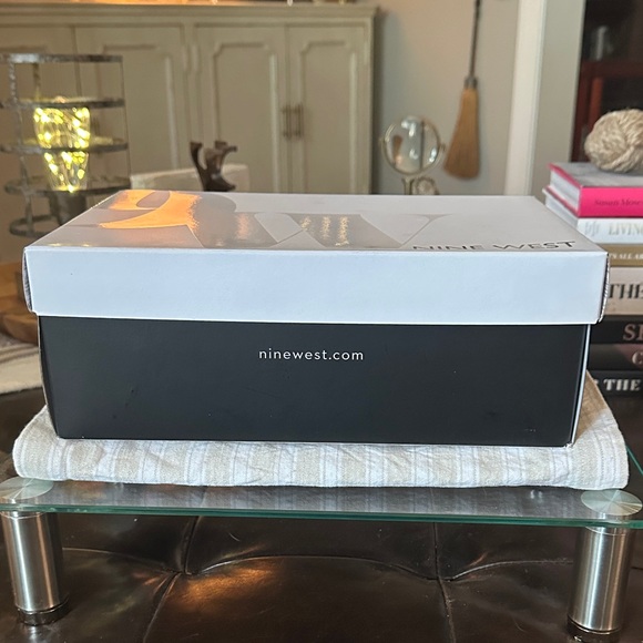 NINE WEST Bowy Dress Pump in Medium Blue Denim, Size 9.5 BNIB 🔥 - Picture 3 of 8